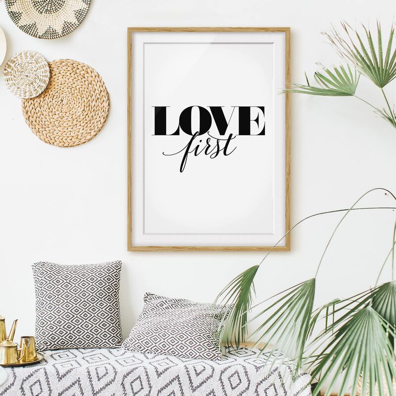 

Póster enmarcado - Love First Dimensión LxA: 40cm x 30cm, Marco: Roble