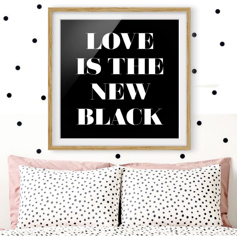 

Póster enmarcado - Love Is The New Black Dimensión LxA: 70cm x 70cm, Marco: Roble