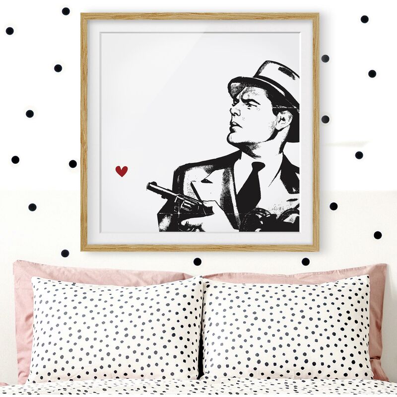 

Póster enmarcado - Love and Gun Dimensión LxA: 20cm x 20cm, Marco: Roble