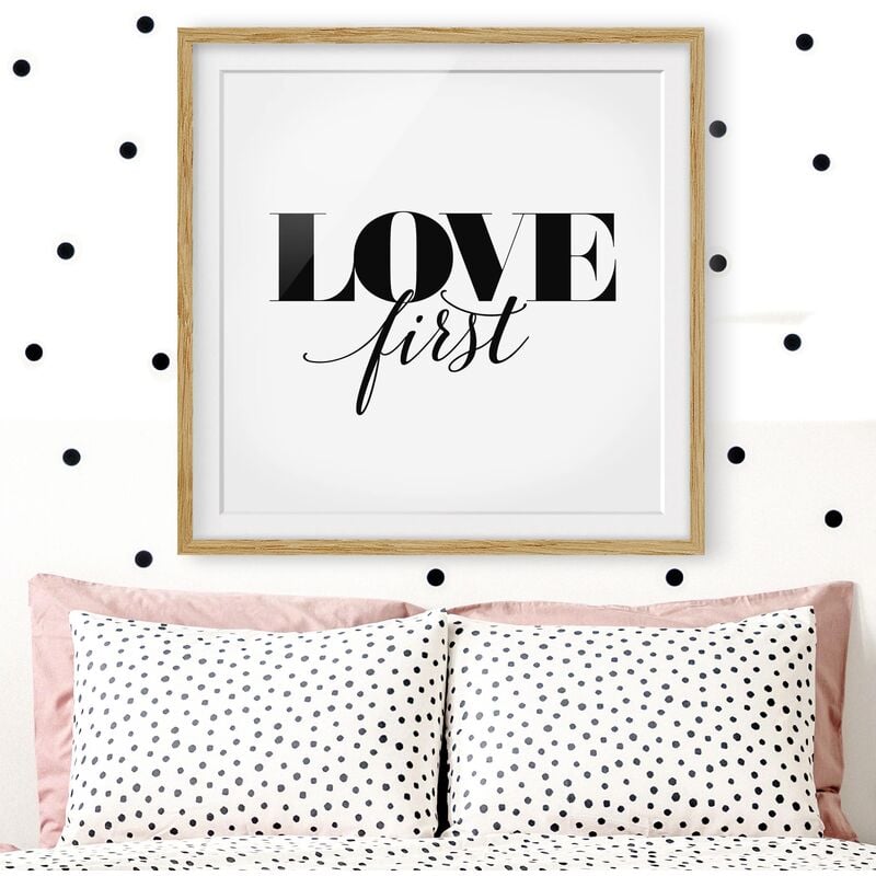

Póster enmarcado - Love First Dimensión LxA: 50cm x 50cm, Marco: Roble