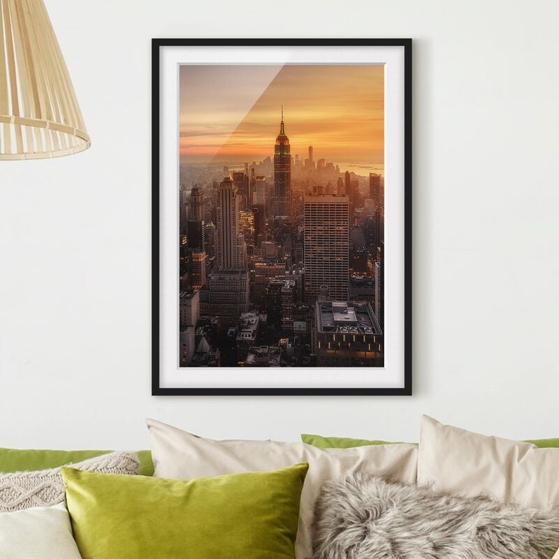 

Póster enmarcado - Manhattan Skyline Evening Dimensión LxA: 24cm x 18cm, Marco: Negro