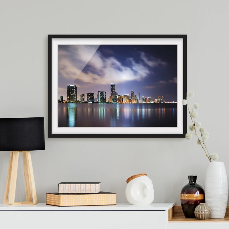 

Póster enmarcado - Miami At Night Dimensión LxA: 18cm x 24cm, Marco: Negro
