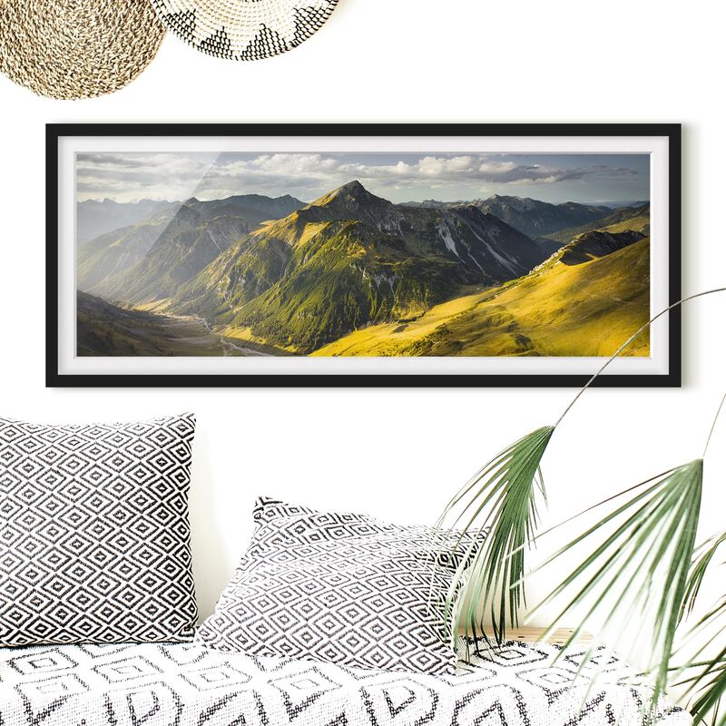 

Póster enmarcado - Montagne E Valle Delle Alpi Della Lechtal In Tirol Dimensión LxA: 30cm x 75cm, Marco: Negro