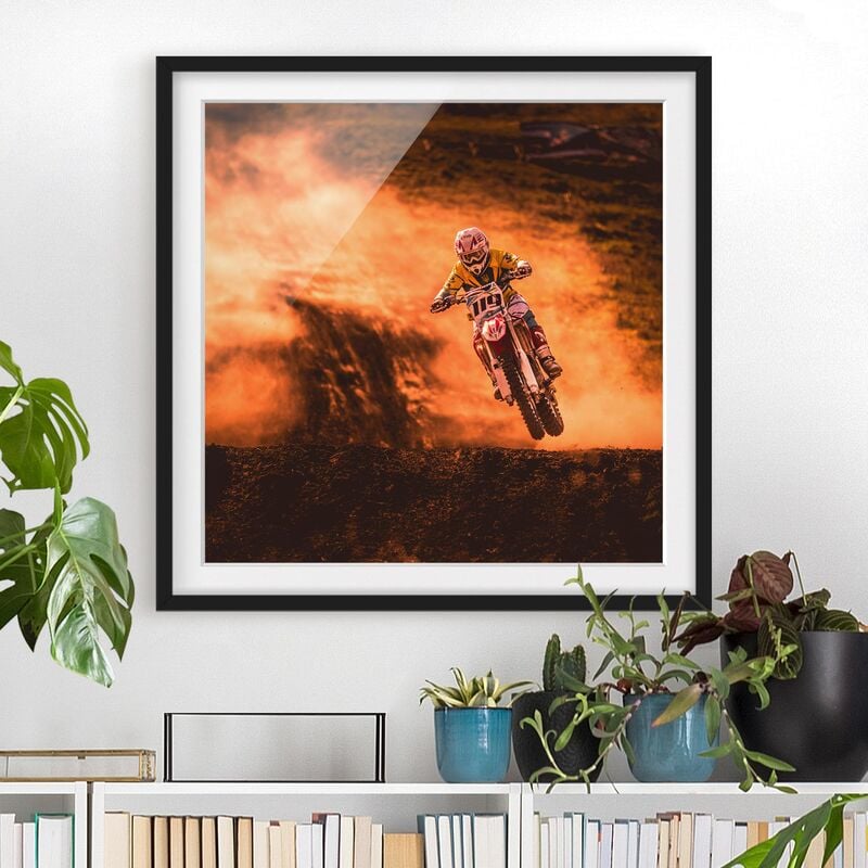 

Póster enmarcado - Motocross In The Dust Dimensión LxA: 70cm x 70cm, Marco: Negro