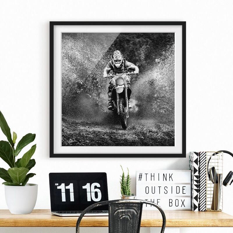 

Póster enmarcado - Motocross In The Mud Dimensión LxA: 70cm x 70cm, Marco: Negro