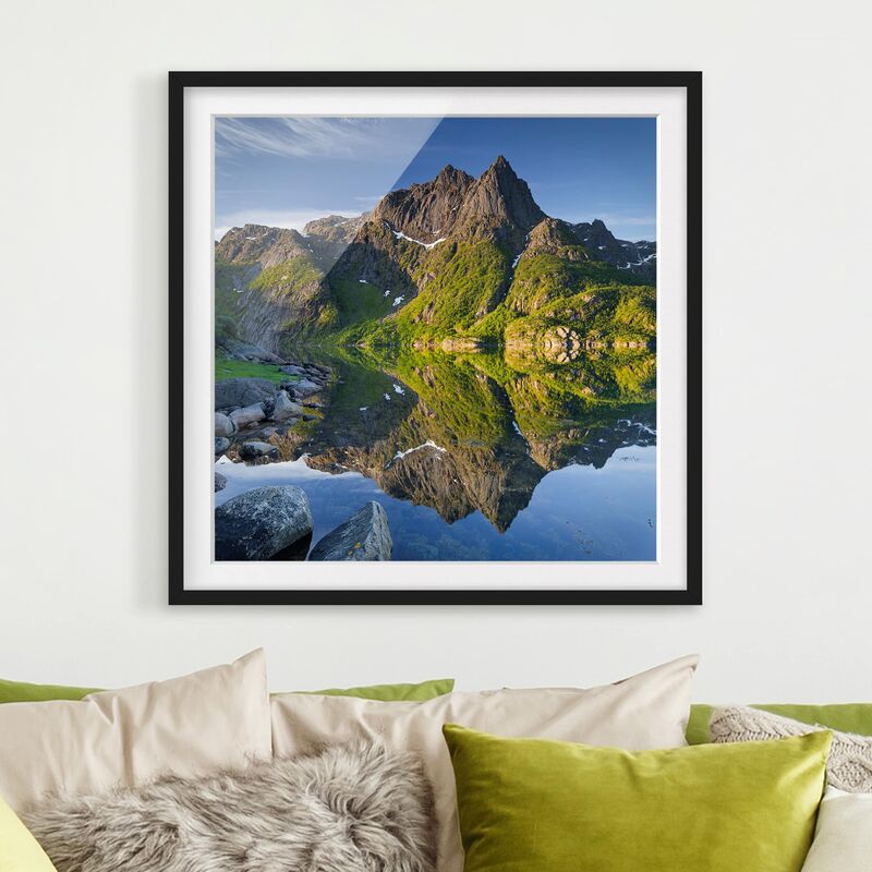 

Póster enmarcado - Mountain Landscape With Water Reflection In Norway Dimensión LxA: 70cm x 70cm, Marco: Negro