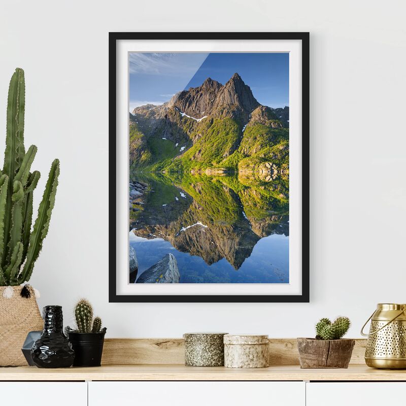 

Póster enmarcado - Mountain Landscape With Water Reflection In Norway Dimensión LxA: 55cm x 40cm, Marco: Negro