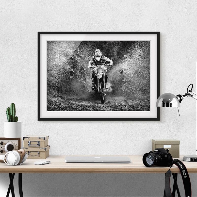 

Póster enmarcado - Motocross In The Mud Dimensión LxA: 70cm x 100cm, Marco: Negro