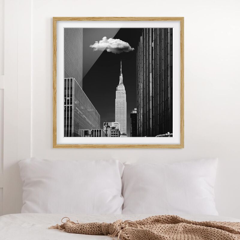 

Póster enmarcado - New York Con nuvola Dimensión LxA: 70cm x 70cm, Marco: Roble