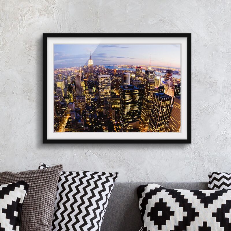 

Póster enmarcado - New York Skyline At Night Dimensión LxA: 50cm x 70cm, Marco: Negro