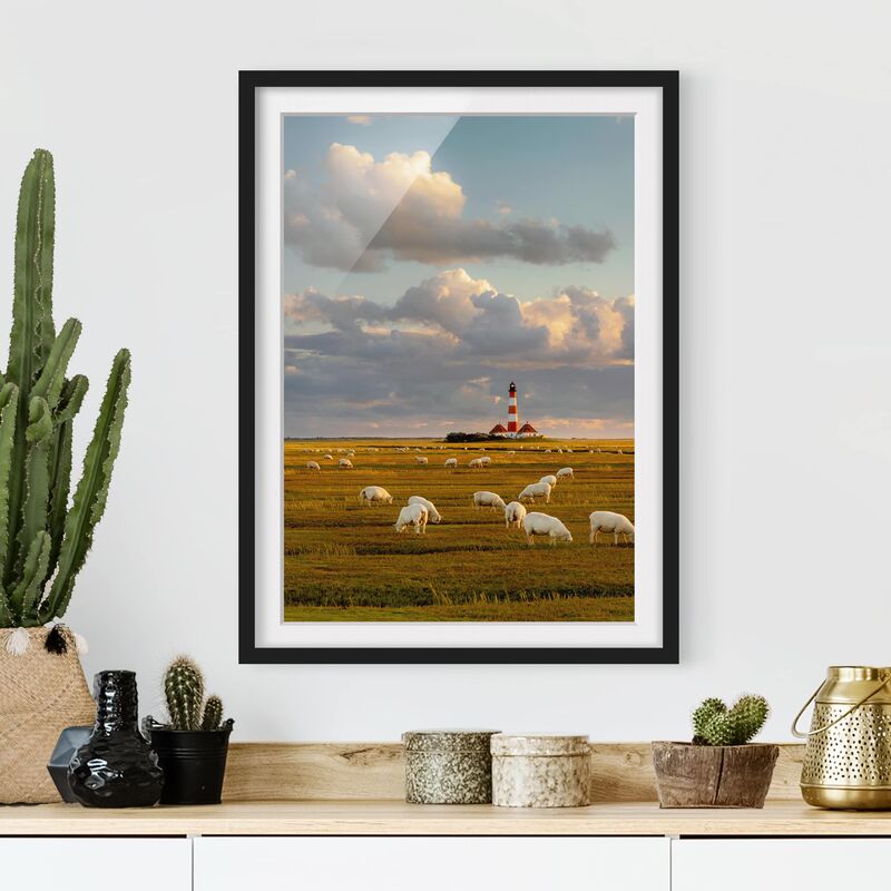 

Póster enmarcado - North Sea Lighthouse With Sheep Herd Dimensión LxA: 55cm x 40cm, Marco: Negro