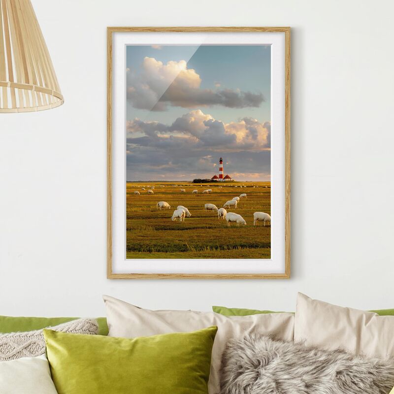 

Póster enmarcado - North Sea Lighthouse With Sheep Herd Dimensión LxA: 24cm x 18cm, Marco: Roble