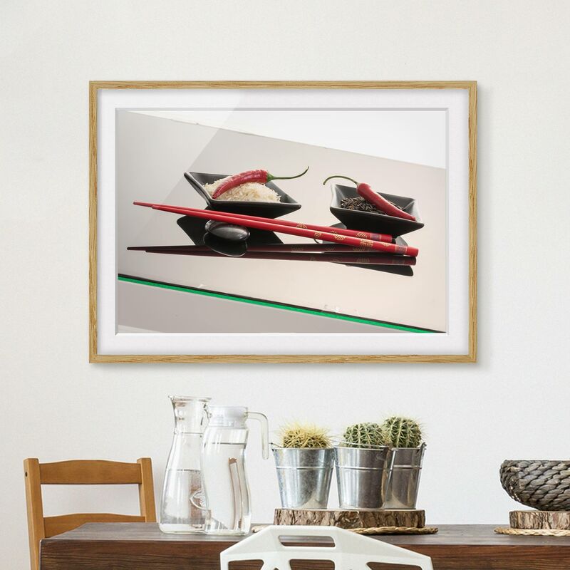 

Póster enmarcado - Peperoncini rossi a Rice Bucce Dimensión LxA: 50cm x 70cm, Marco: Roble