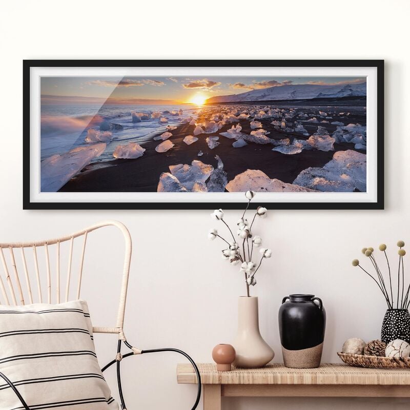 

Póster enmarcado - Pezzi Di Ghiaccio Sulla Spiaggia Islanda Dimensión LxA: 50cm x 130cm, Marco: Negro