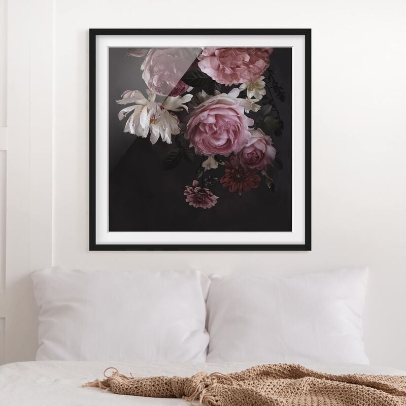 

Póster enmarcado - Pink Flowers On Black Dimensión LxA: 50cm x 50cm, Marco: Negro