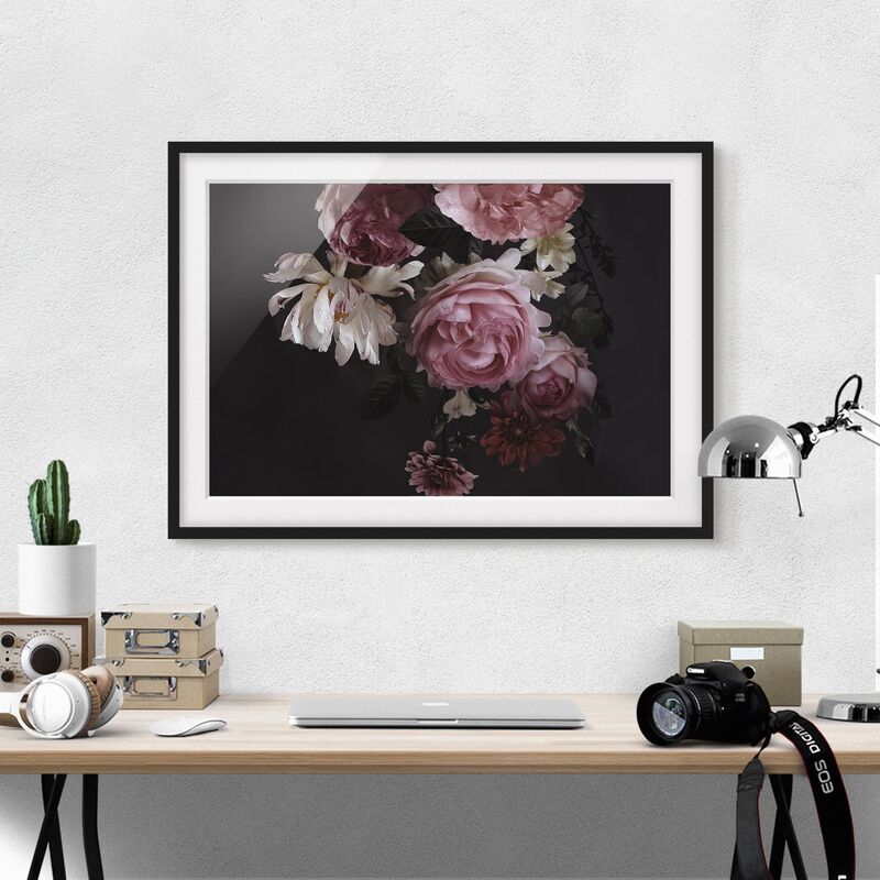 

Póster enmarcado - Pink Flowers On Black Dimensión LxA: 50cm x 70cm, Marco: Negro
