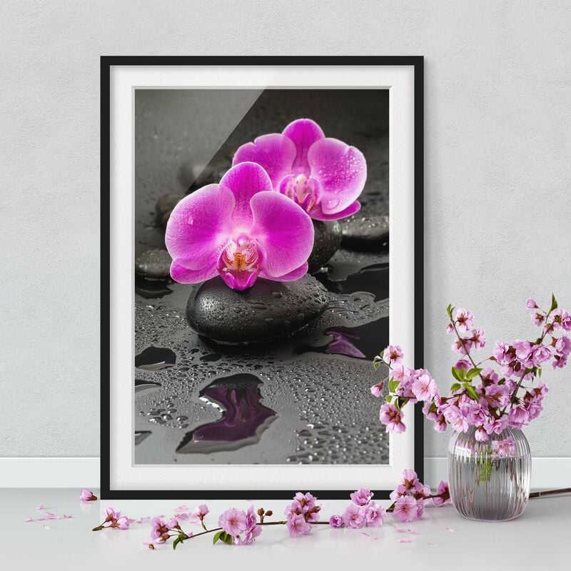 

Póster enmarcado - Pink Orchid Fiori Sulle Pietre Con Le Gocce Dimensión LxA: 24cm x 18cm, Marco: Negro