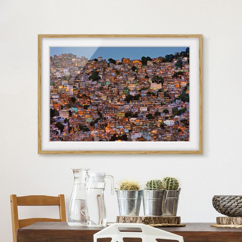 

Póster enmarcado - Rio De Janeiro favela Sunset Dimensión LxA: 70cm x 100cm, Marco: Roble