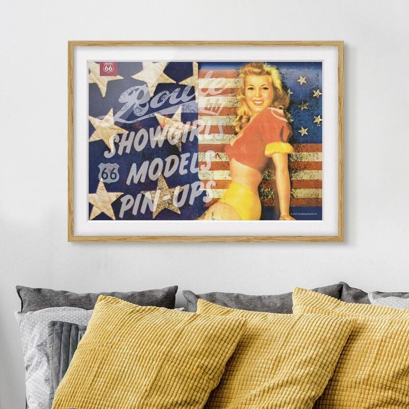 

Póster enmarcado - Route 66 - Pin-up Show Girl Dimensión LxA: 30cm x 40cm, Marco: Roble