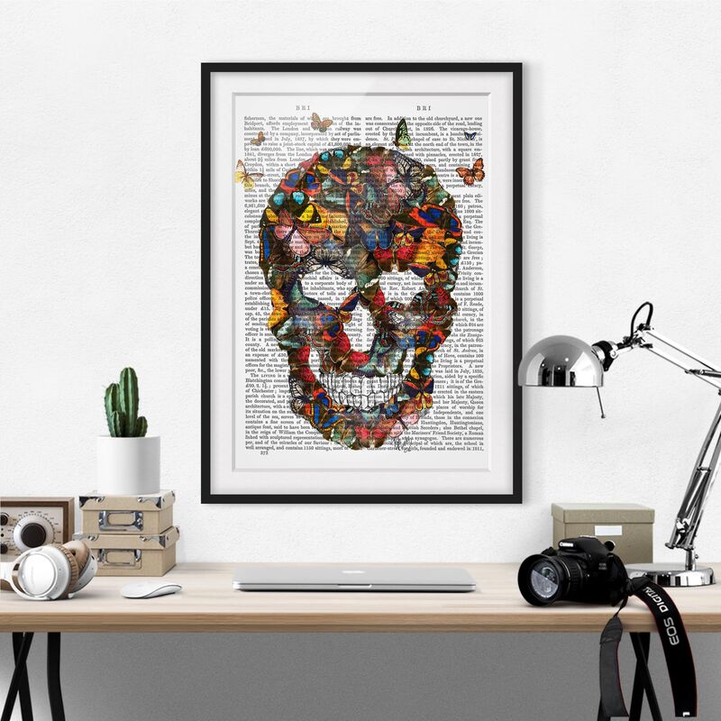 

Póster enmarcado - Spaventoso Lettura - Butterfly Skull Dimensión LxA: 70cm x 50cm, Marco: Negro