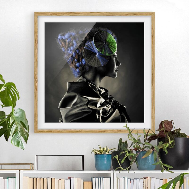 

Póster enmarcado - Strange Lady Dimensión LxA: 50cm x 50cm, Marco: Roble