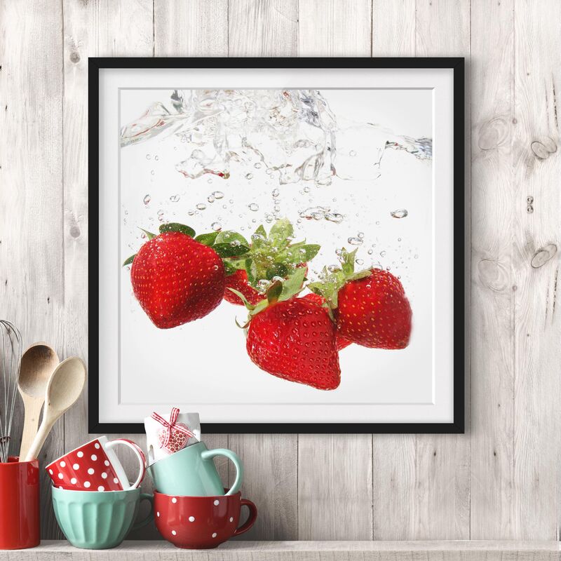 

Póster enmarcado - Strawberry Water Dimensión LxA: 50cm x 50cm, Marco: Negro