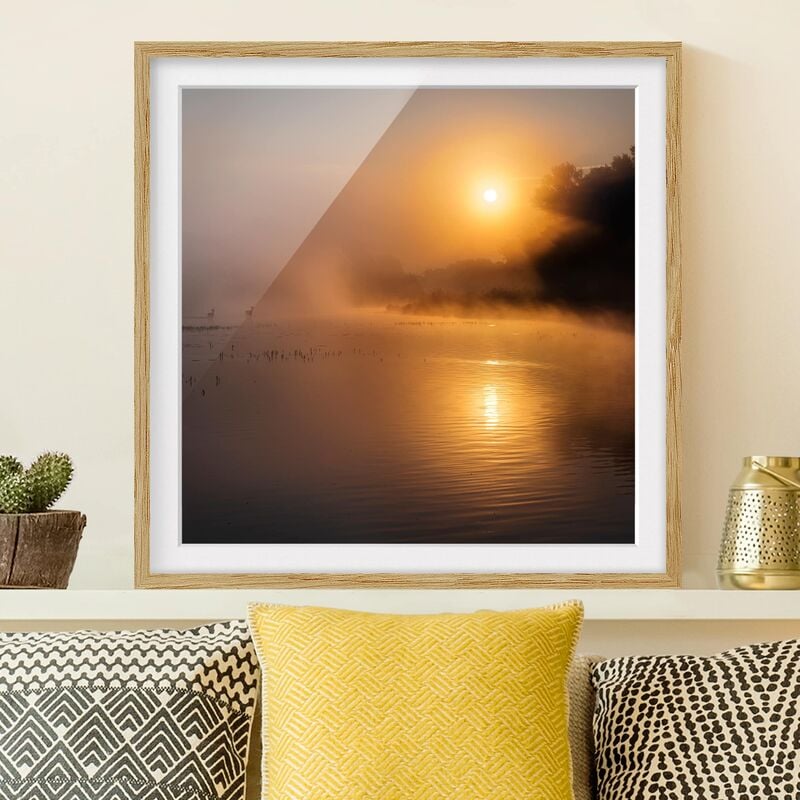 

Póster enmarcado - Sunrise On The Lake With Deer In The Fog Dimensión LxA: 30cm x 30cm, Marco: Roble