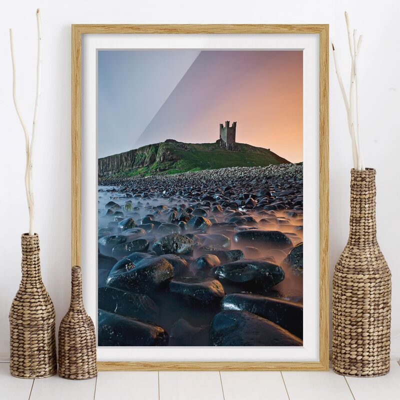 

Póster enmarcado - Sunrise With Fog At Dunstanburgh Castle Dimensión LxA: 24cm x 18cm, Marco: Roble