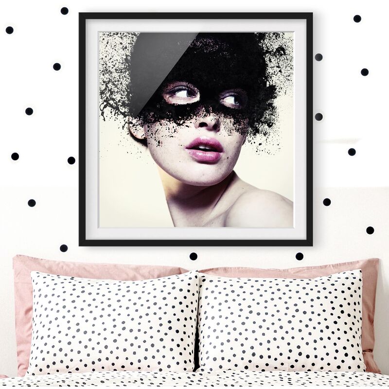 

Póster enmarcado - The Girl With The Black Mask Dimensión LxA: 20cm x 20cm, Marco: Negro