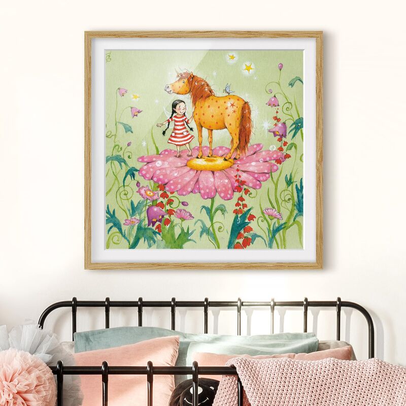 

Póster enmarcado - The Magic Pony On The Flower Dimensión LxA: 50cm x 50cm, Marco: Roble