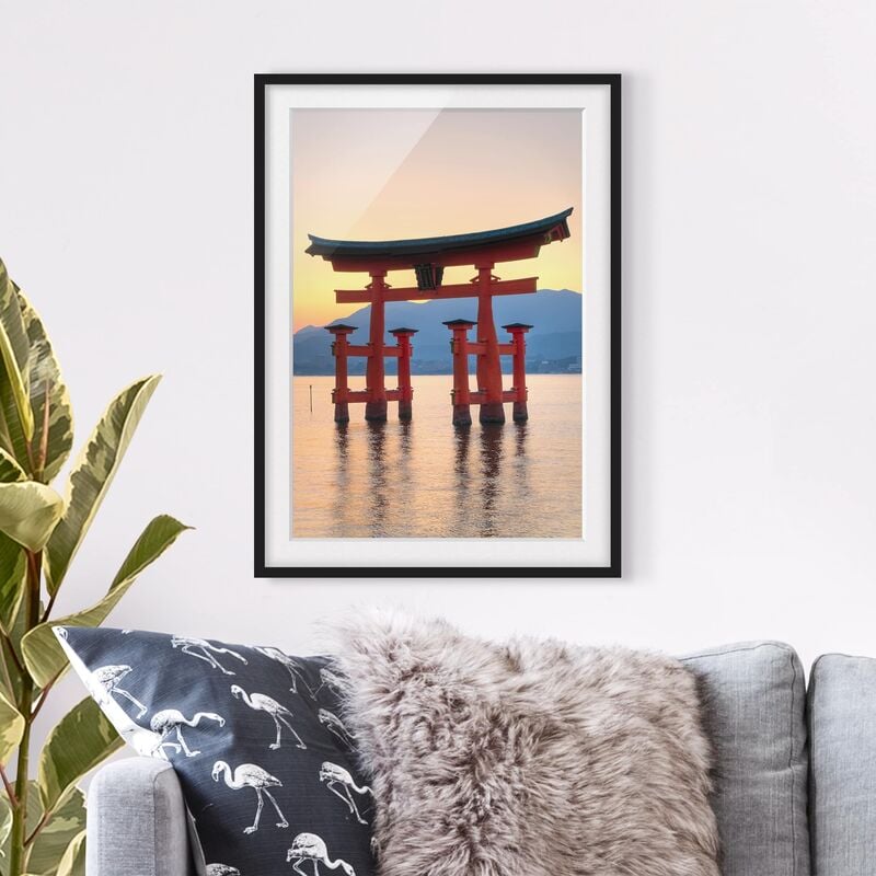 

Póster enmarcado - Torii At Itsukushima Dimensión LxA: 40cm x 30cm, Marco: Negro