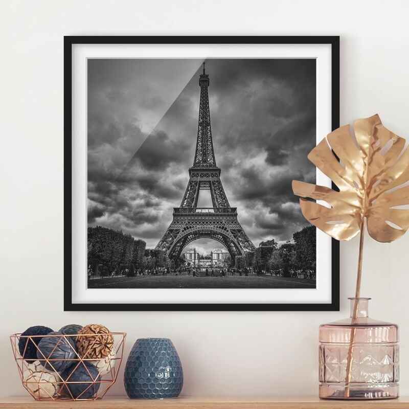 

Póster enmarcado - Torre Eiffel Davanti Nubi In Bianco e nero Dimensión LxA: 20cm x 20cm, Marco: Negro