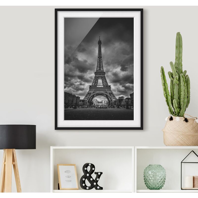 

Póster enmarcado - Torre Eiffel Davanti Nubi In Bianco e nero Dimensión LxA: 70cm x 50cm, Marco: Negro