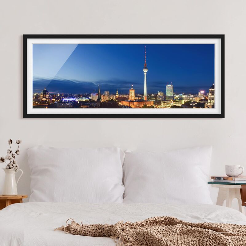 

Póster enmarcado - Torre Tv Di Notte Dimensión LxA: 30cm x 75cm, Marco: Negro