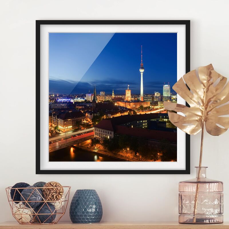 

Póster enmarcado - TV Tower At Night Dimensión LxA: 20cm x 20cm, Marco: Negro