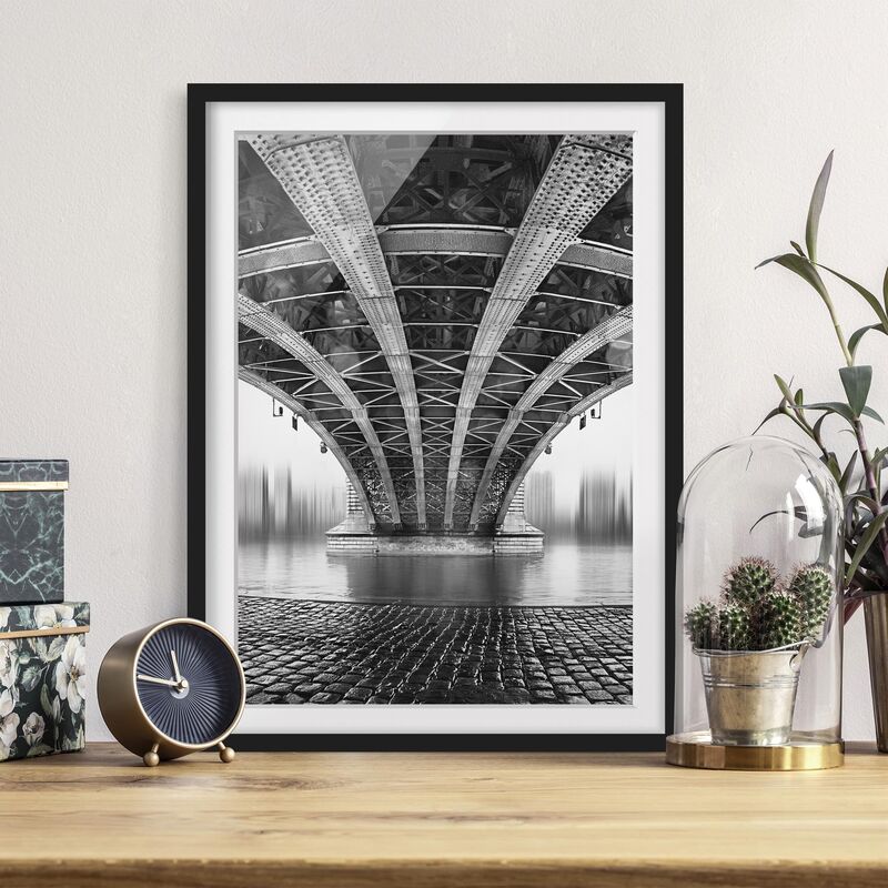

Póster enmarcado - Under The Iron Bridge Dimensión LxA: 24cm x 18cm, Marco: Negro