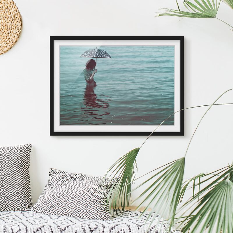 

Póster enmarcado - Walk In The Water Dimensión LxA: 70cm x 100cm, Marco: Negro