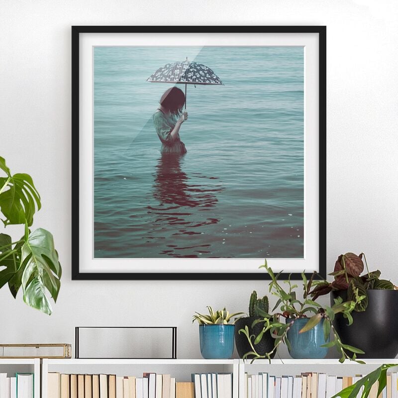 

Póster enmarcado - Walk In The Water Dimensión LxA: 20cm x 20cm, Marco: Negro