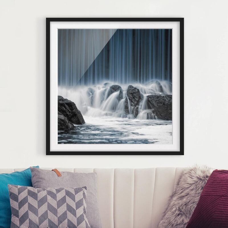 

Póster enmarcado - Waterfall In Finland Dimensión LxA: 30cm x 30cm, Marco: Negro
