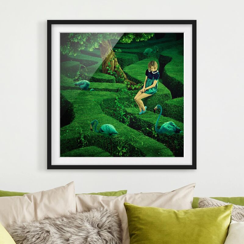 

Póster enmarcado - Woman In The Labyrinth Dimensión LxA: 70cm x 70cm, Marco: Negro