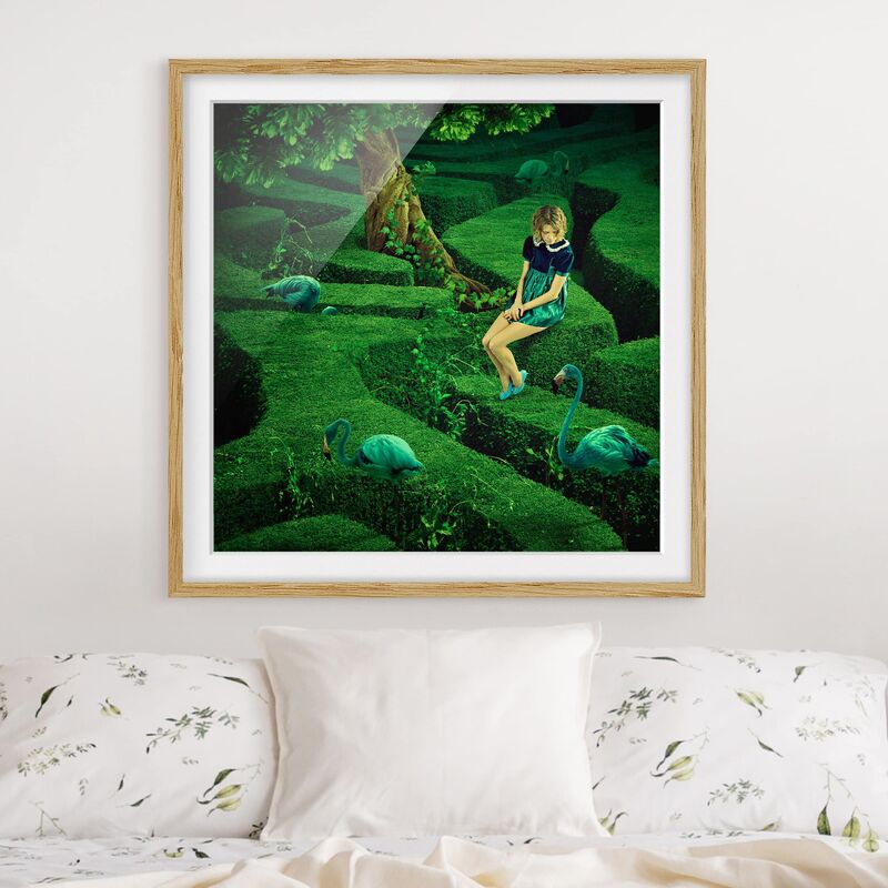 

Póster enmarcado - Woman In The Labyrinth Dimensión LxA: 30cm x 30cm, Marco: Roble