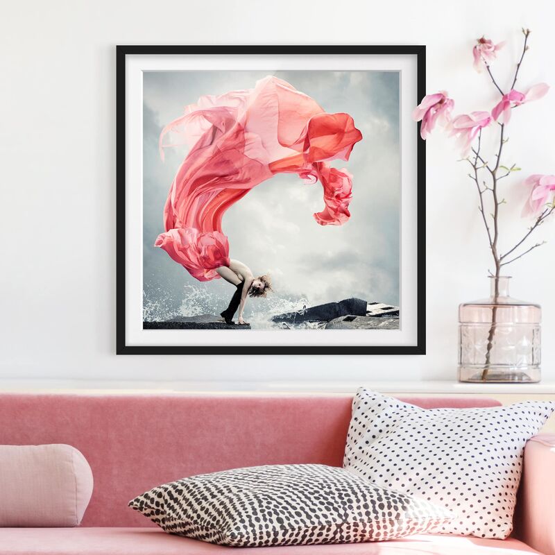 

Póster enmarcado - Woman At The Sea Dimensión LxA: 70cm x 70cm, Marco: Negro