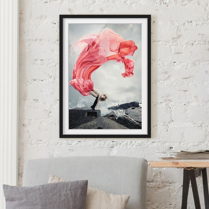 

Póster enmarcado - Woman At The Sea Dimensión LxA: 100cm x 70cm, Marco: Negro