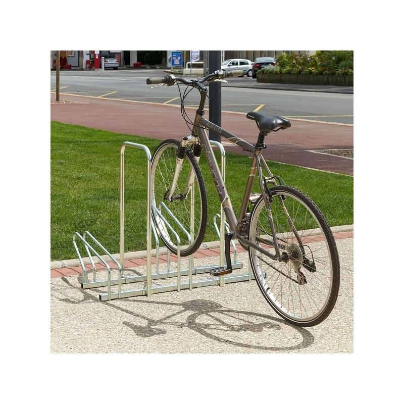 Râtelier sur 2 niveaux cote à cote pour 3 vélos avec arceau antivol