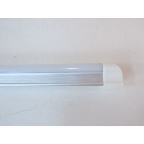 Reglette LED grise alu 8W blanc froid 6000K 760lm longueur 600mm alim 230V interieur IP20