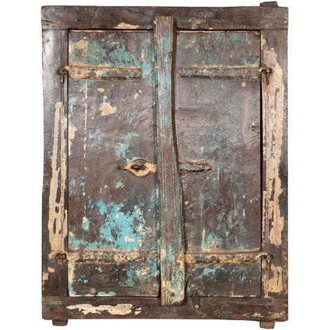 Reja de ventana de madera maciza y hierro medieval antiguo con marco interior o exterior
