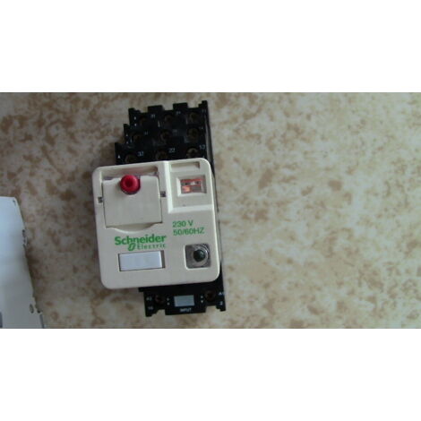 RELAIS + Base 230V 10A/250V Relay SCHNEIDER RUMC3A B2P7