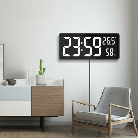 Reloj de pared LED digital, pantalla de dígitos grandes, interior de oficina blanco