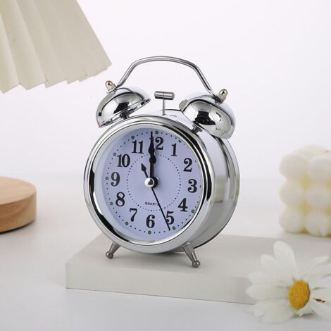 Réveil rétro en métal à double cloche, conçu spécialement pour les gros dormeurs - style minimaliste argenté.