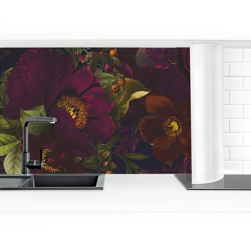 

Revestimiento pared cocina - Dark Purple Flowers Dimensión LxA: 100cm x 400cm Material: Smart